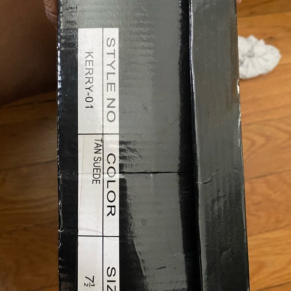 FASHION NOVA CARMEL SUEDE PLATFORM CHUCKY HEELS - Picture 3 of 8